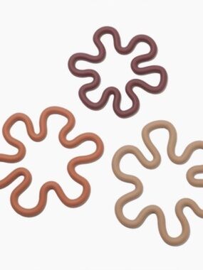 NIB, factory sealed, set of 3 silicone trivets by Darling, 2 large, 1 medium.